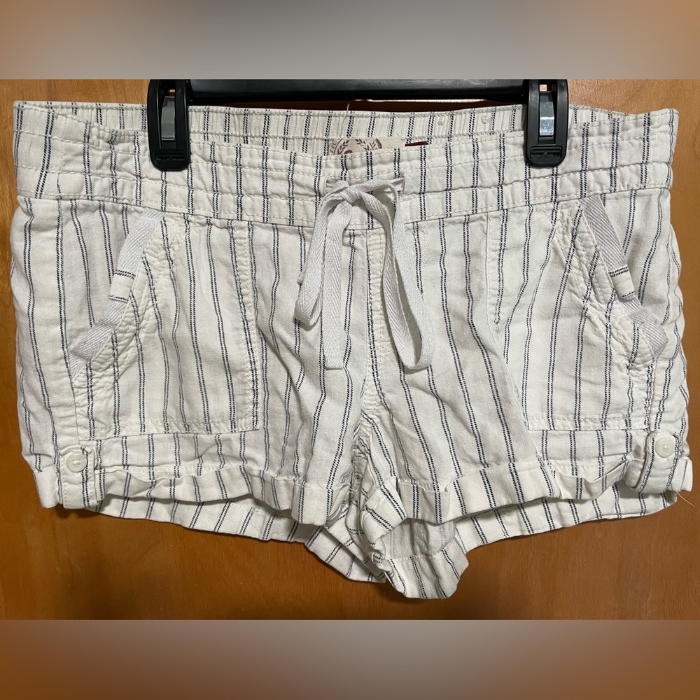 SO striped short shorts Size M